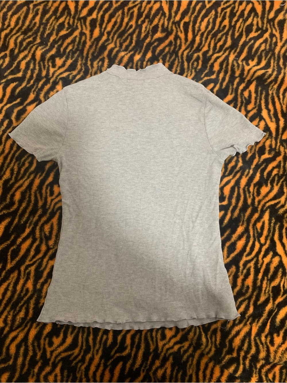 gray ruffle edge tee - Picture 2 of 4